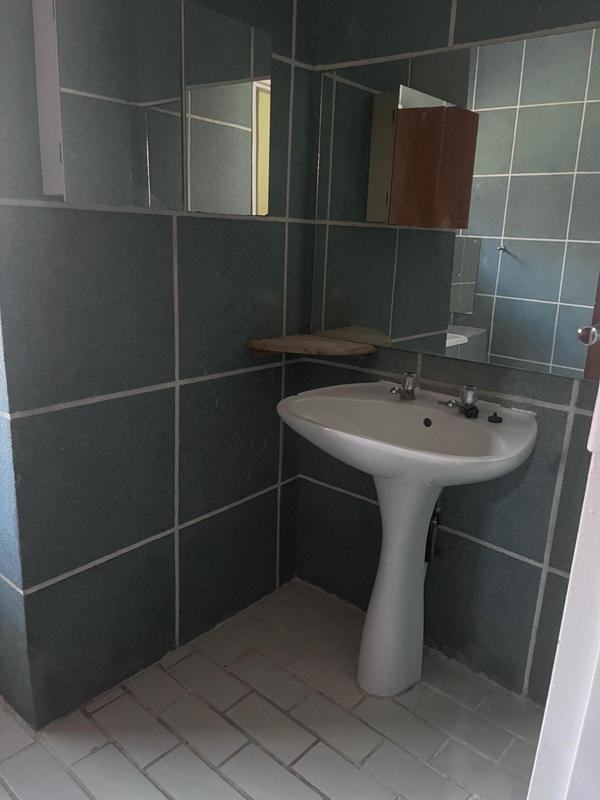 To Let 4 Bedroom Property for Rent in Riviera Park North West